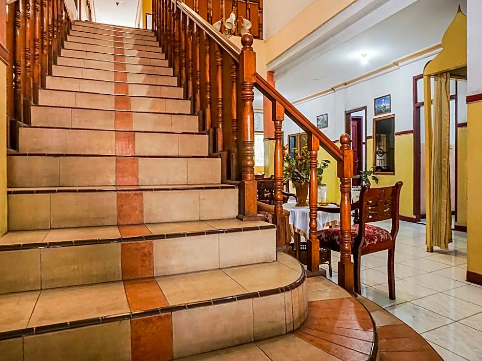 OYO 90985 Hotel Alhakim Syariah