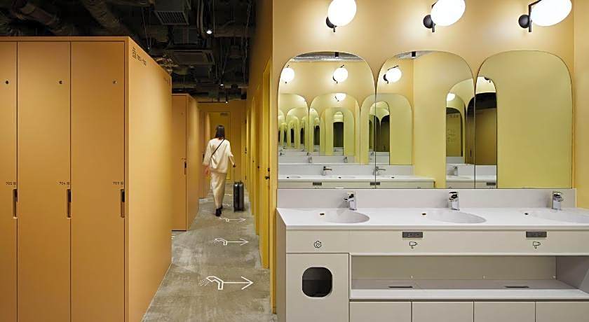 9h nine hours woman Shinjuku