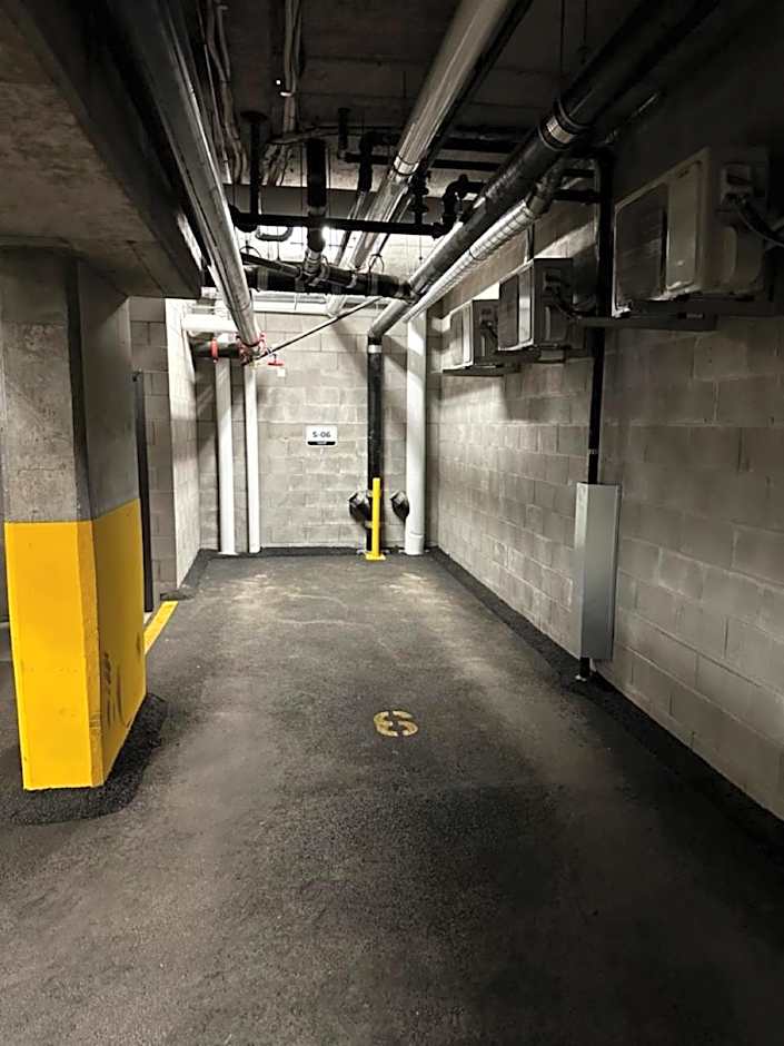 Initial-Matisse- Quebec-parking and pool