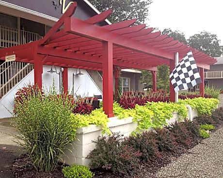 Vinehurst Inn & Suites