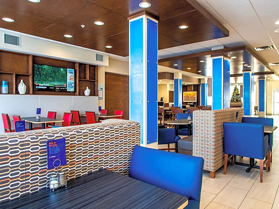 Holiday Inn Express & Suites Oklahoma City Airport By IHG