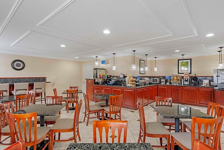 Best Western Pineywoods Inn