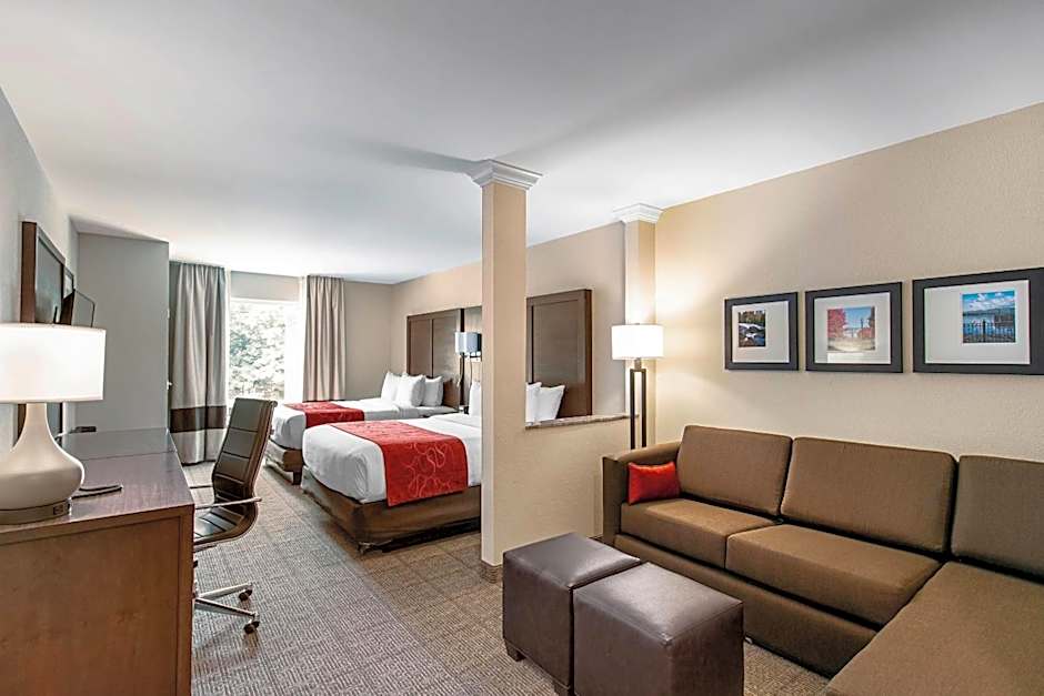 Comfort Suites Fishkill near Interstate 84