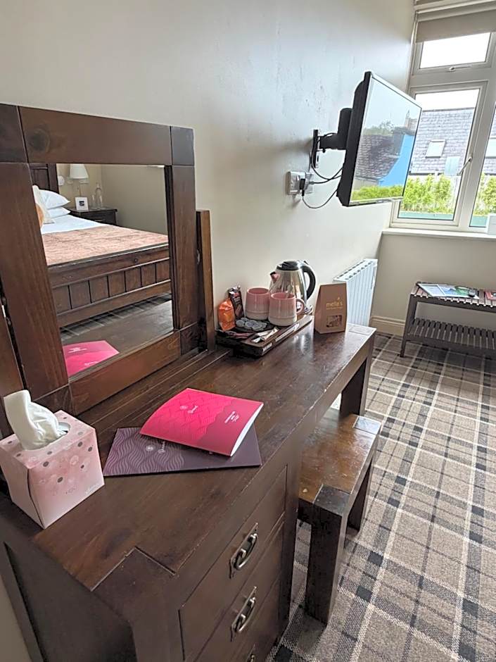 Connemara Lake Hotel