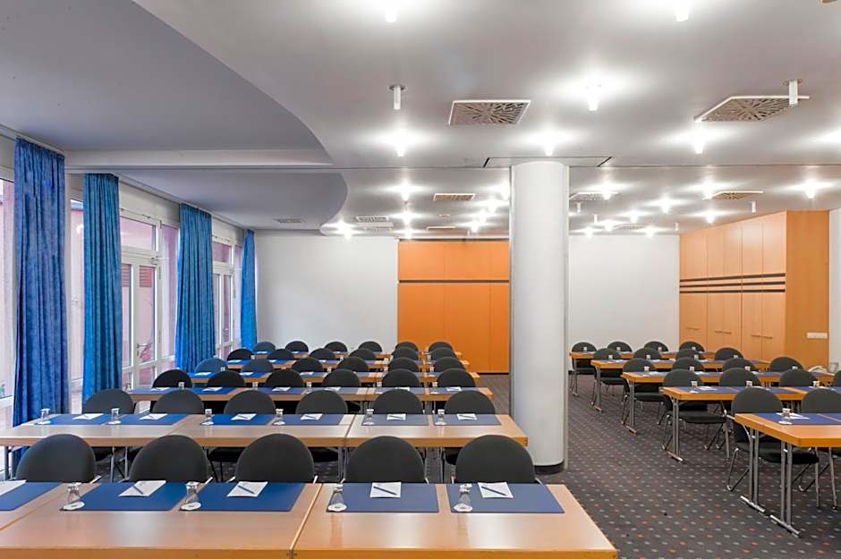 Tryp By Wyndham Halle