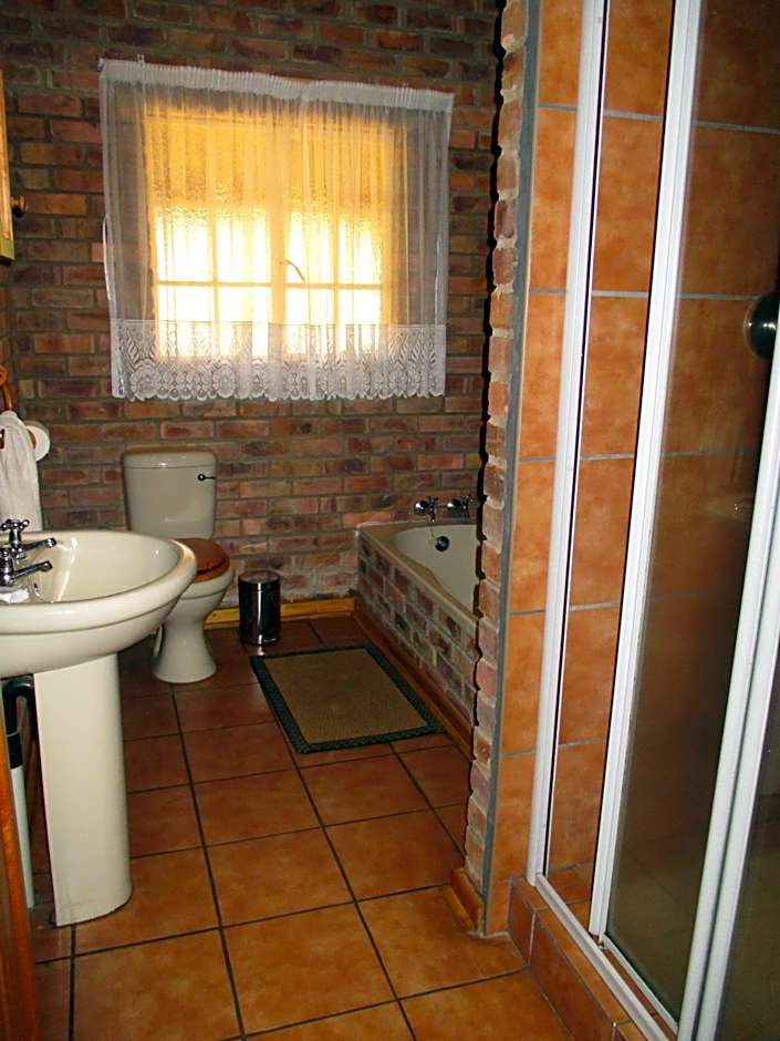 Thaba Tsweni Lodge & Safaris