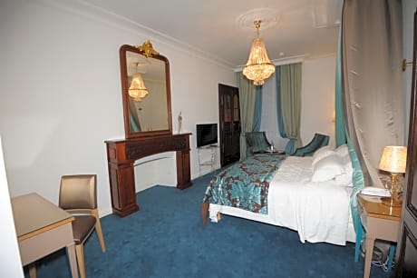 Junior Suite with Garden View