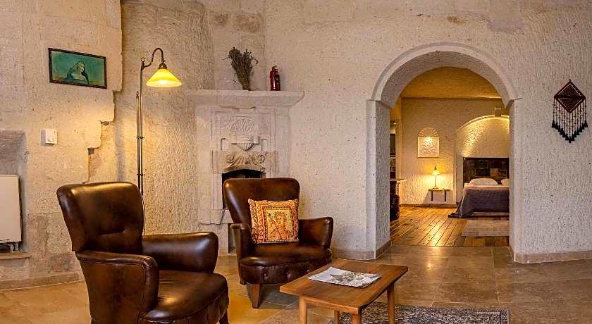 Seki Cave Hotel – Wake Up to Hot Air Balloons