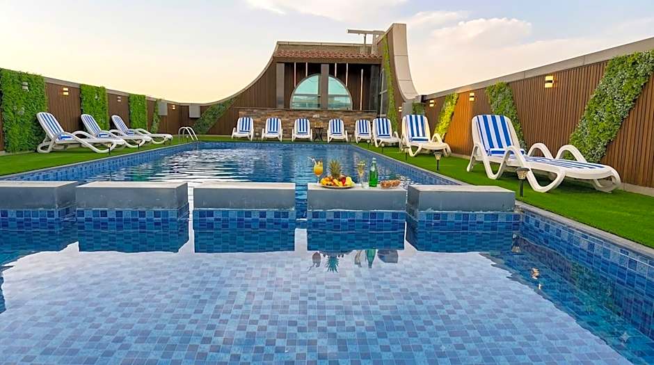 Royal Grand Suite Hotel
