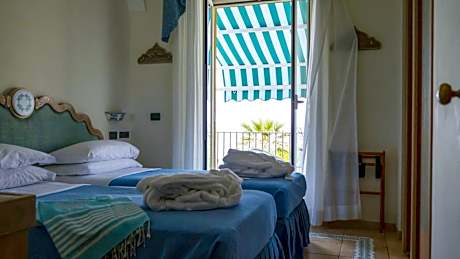 Double Room with Balcony and Sea View