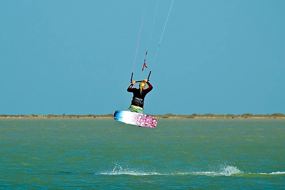 Avantis Suites Hotel