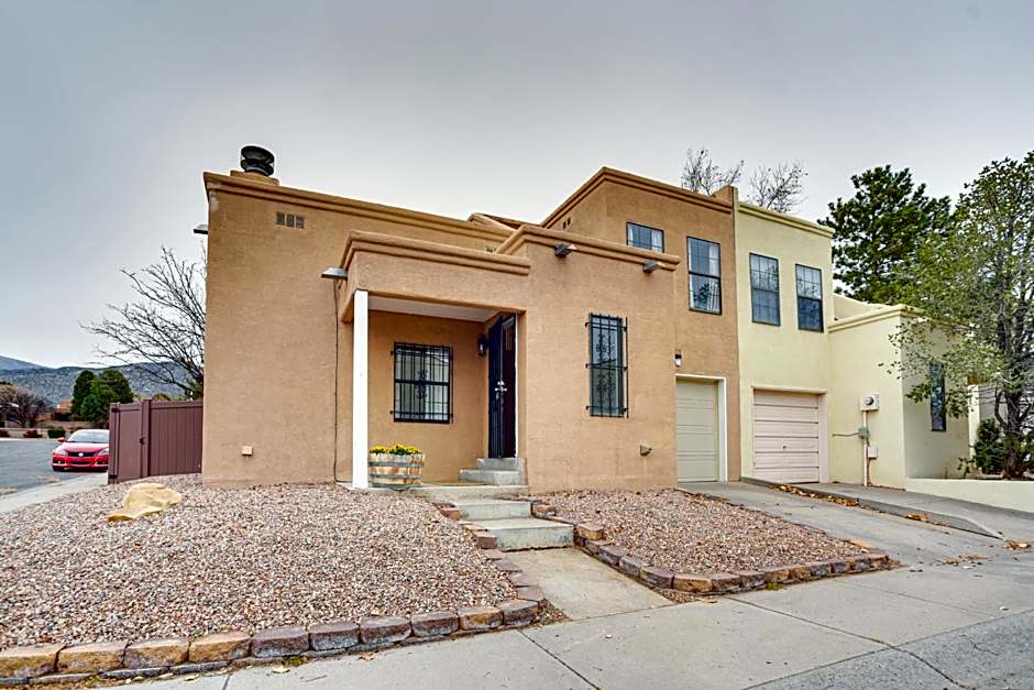 Albuquerque Getaway with Sandia Mountain Views!