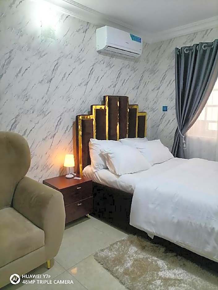 COZY SUITES
