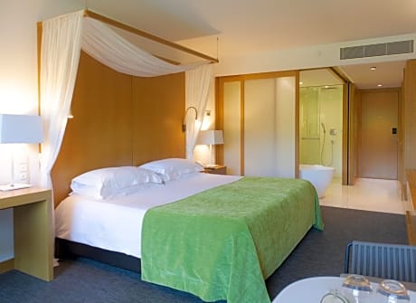 Deluxe Double or Twin Room with Resort View - Easter Package