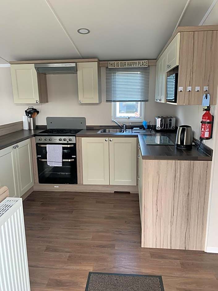 Hot tub breakaways with castle view