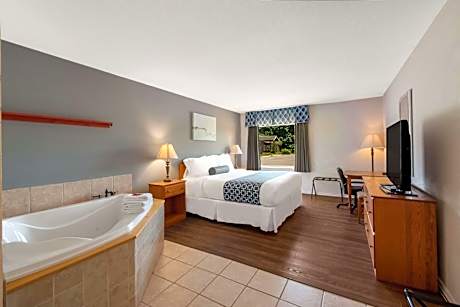 King Suite with Spa Tub