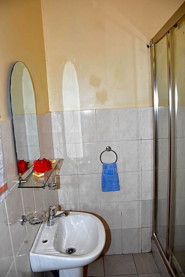 Reef Holiday Apartments