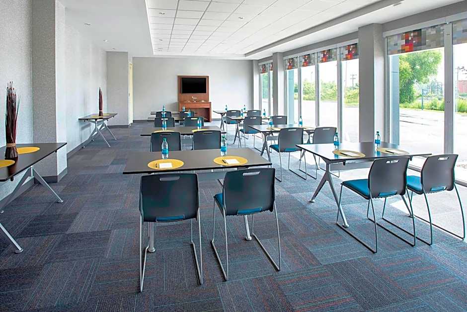 Aloft Buffalo Airport