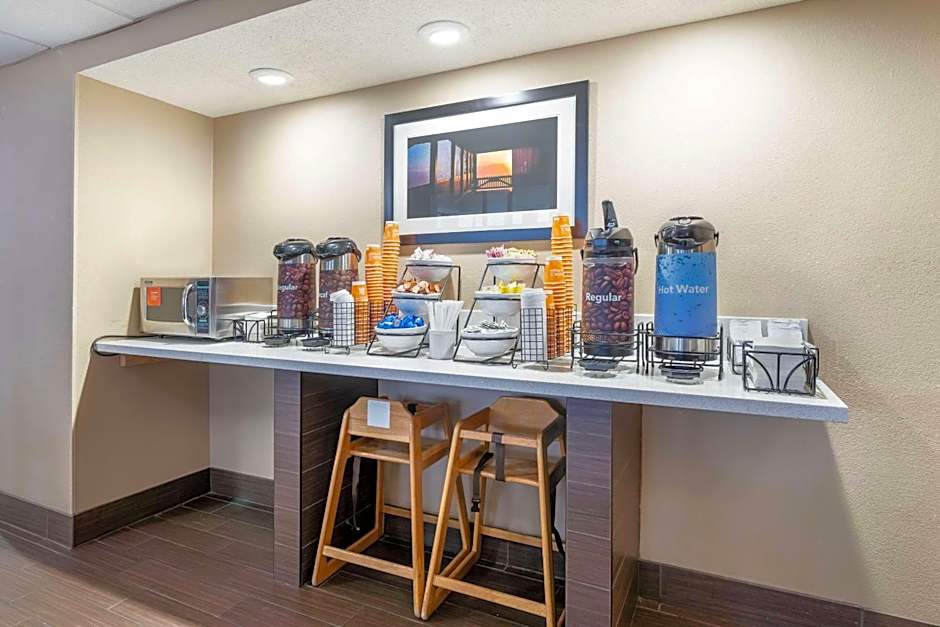 Comfort Inn & Suites