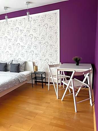 Queen Room with Balcony and Shared Bathroom