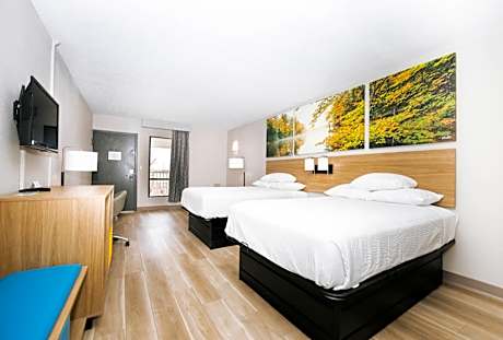 Modern Double Room - Mobility Accessible/Non-Smoking