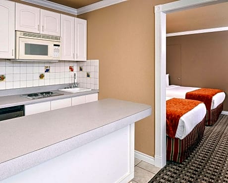 2 Queen Beds, Efficiency, Suite, Nonsmoking