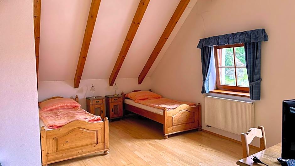 Hotelový a jezdecký areál Dvůr Krutěnice