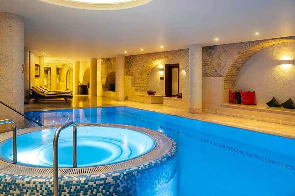 Grand Hotel Vilnius, Curio Collection by Hilton