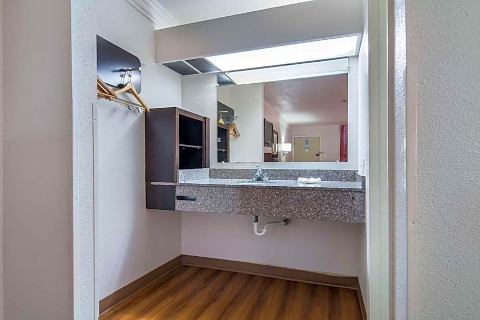 Motel 6-Marshall, TX