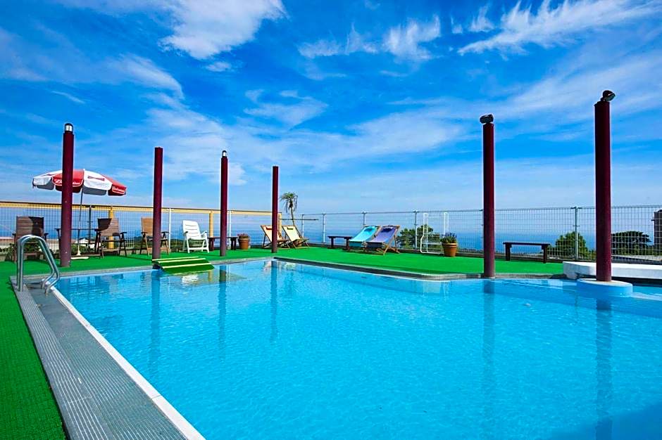 Izu-Kogen Wan Wan Paradise Condominium