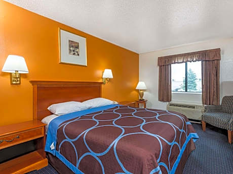 Studio Suite with Three Double Beds - Non-Smoking