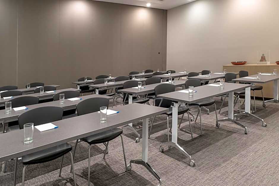 Holiday Inn Express & Suites Leon - Aeropuerto By IHG