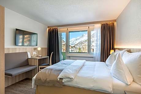 Double Room with Queen Bed