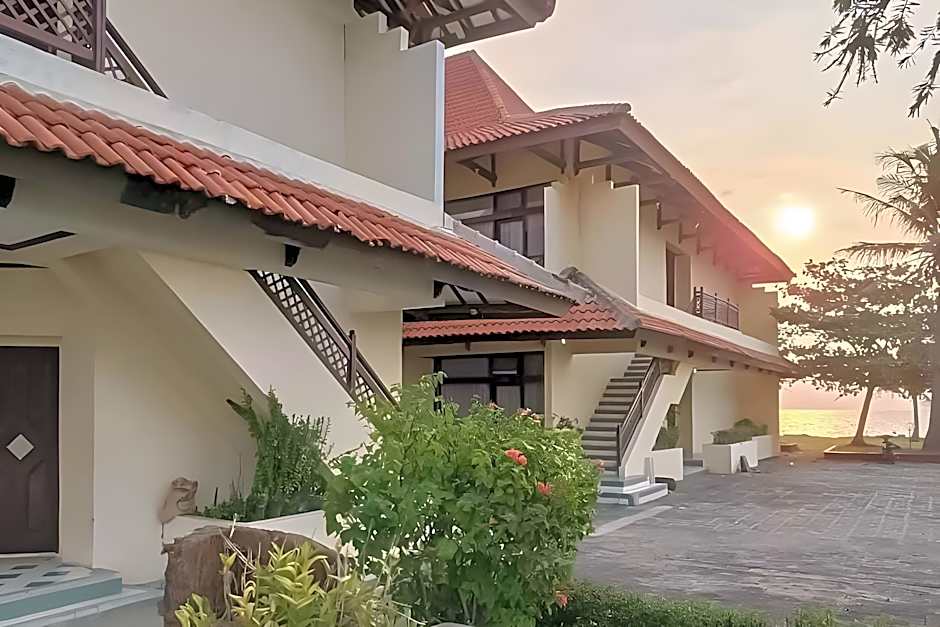 RedDoorz Plus near Tugu Mercusuar Anyer