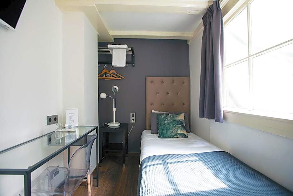 Quentin Golden Bear Hotel