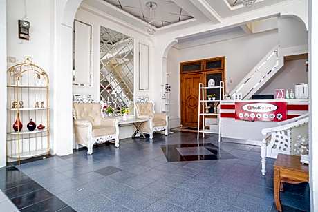 RedDoorz Syariah @ Aura Homestay