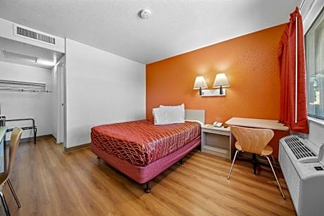 Double Room - Disability Access - Roll In Shower