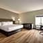 La Quinta Inn & Suites by Wyndham Gonzales