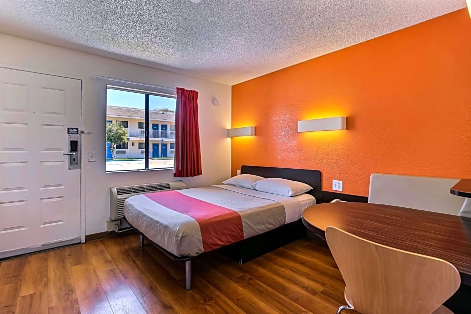 Motel 6-Oakland, CA - Airport