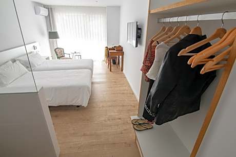 Double Room with Balcony and Partial Sea View