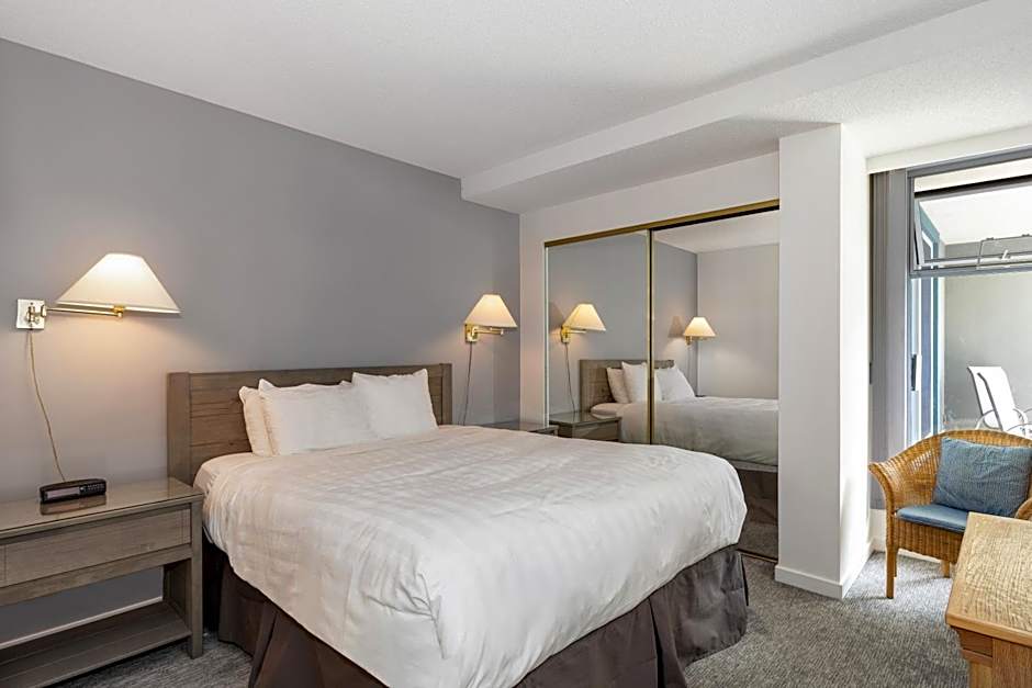 The Woodrun Lodge by Whiski Jack