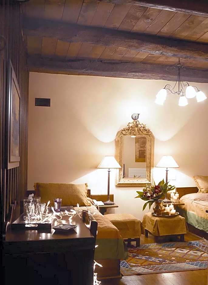 Santikos Mansion, Santikos Collection