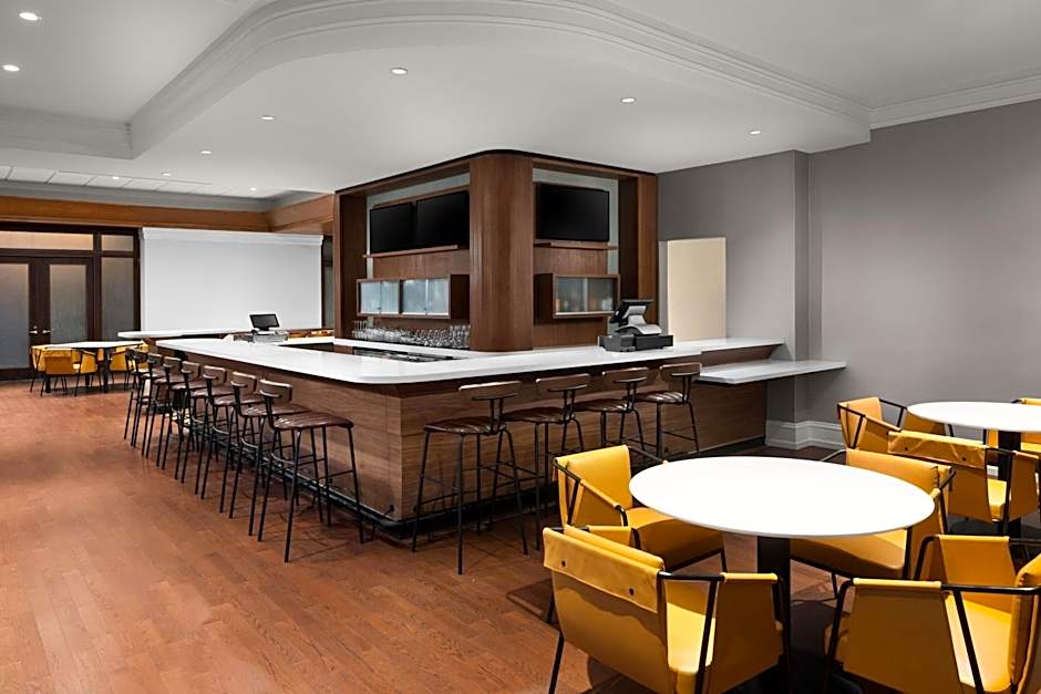 Courtyard by Marriott Chicago at Medical District/UIC