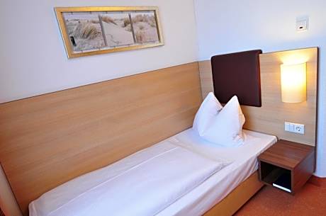 Classic Single Room