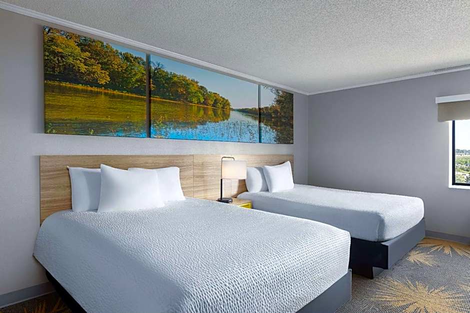 Days Inn and Suites by Wyndham Kansas City South