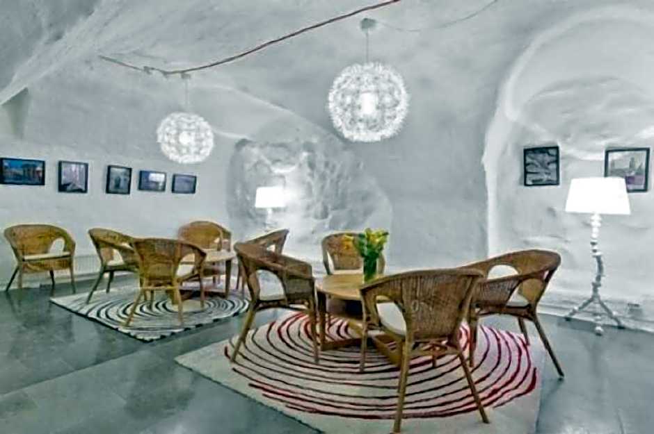 RAMILTON Old Town Hostel