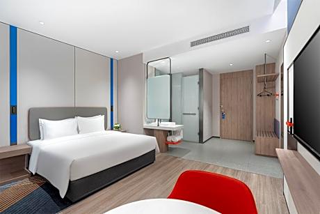 Standard King Room with City View