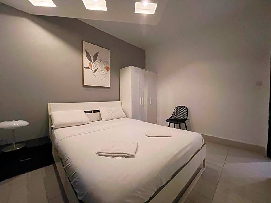 3Bedroom Suite 10 with Balcony and shelter