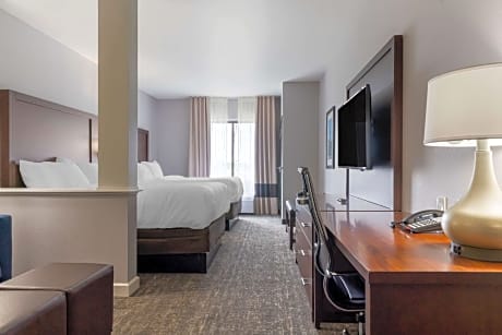 2 Queen Beds, Suite, Nonsmoking