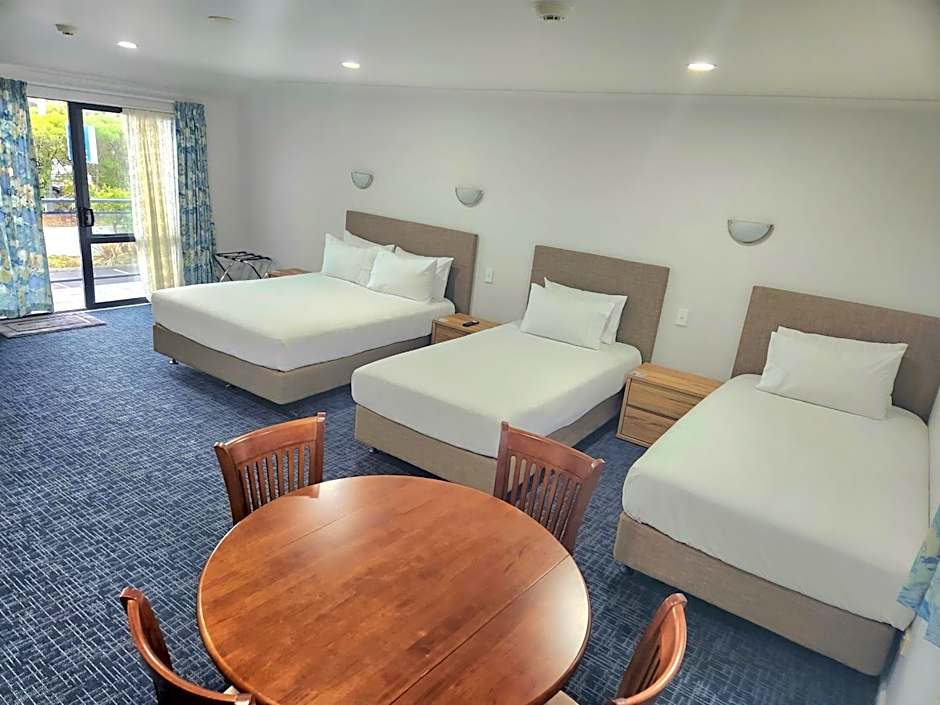 Botany Palms Motel